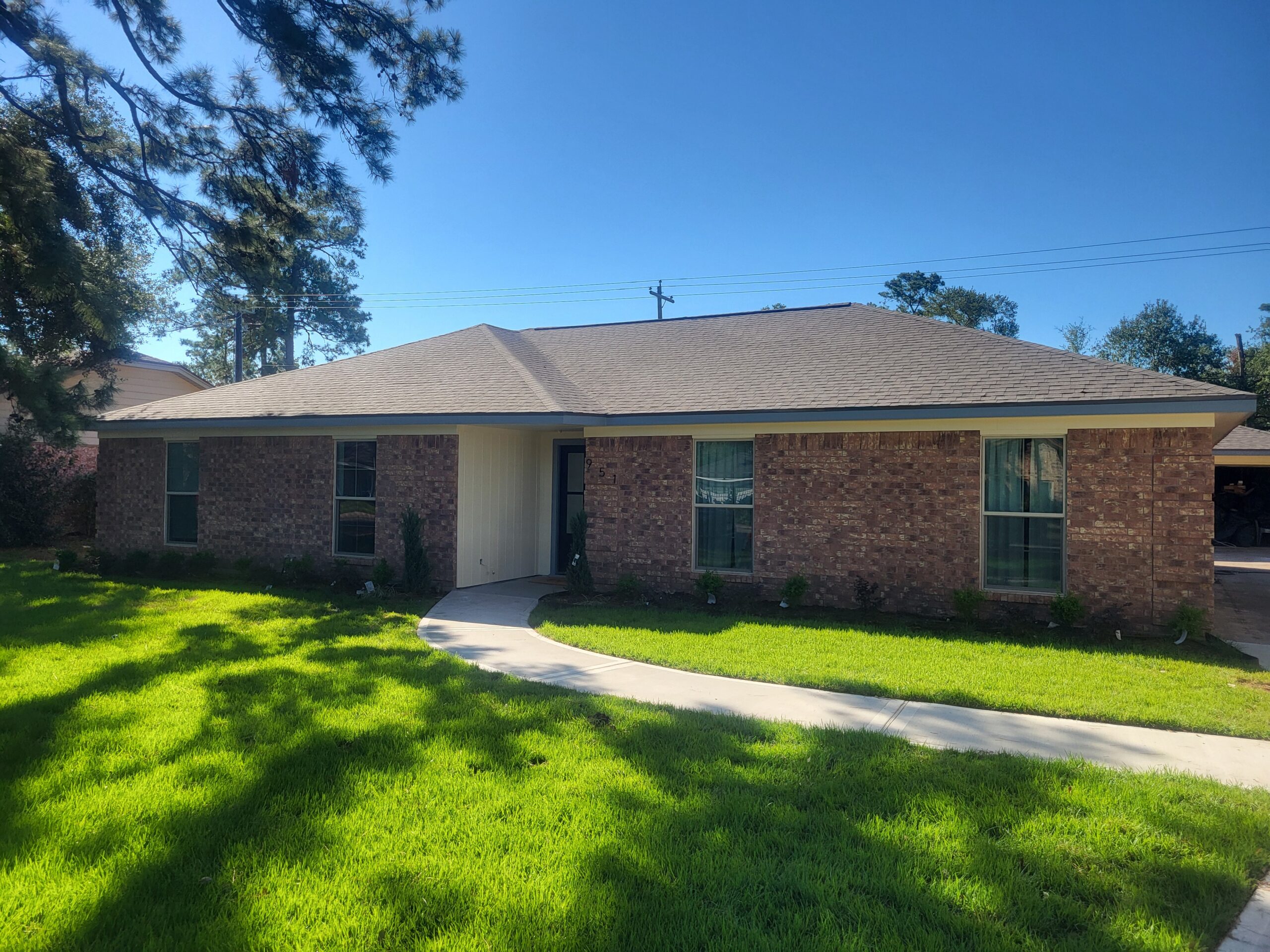 Houston Heights Brick Ranch with a New Architectural Shingle Roof